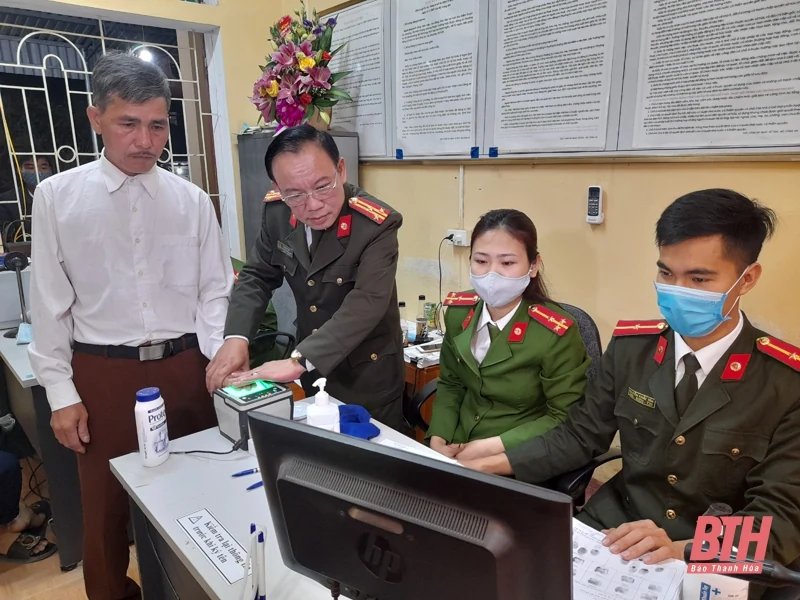 Công an huyện Như Xuân nỗ lực cấp, đổi căn cước công dân gắn chip cho Nhân dân trên địa bàn