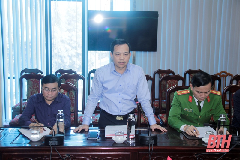 Phó Chủ tịch Chuyên trách Ủy ban ATGT Quốc gia kiểm tra hiện trường và thăm hỏi gia đình các nạn nhân vụ tai nạn giao thông tại huyện Lang Chánh