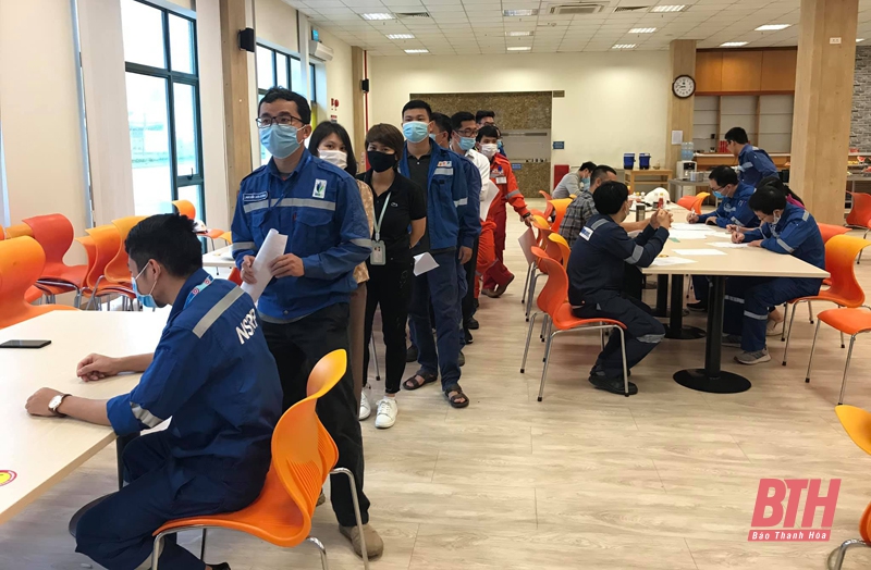 Hơn 200 cán bộ, công nhân Công ty TNHH Lọc hóa dầu Nghi Sơn tham gia hiến máu tình nguyện