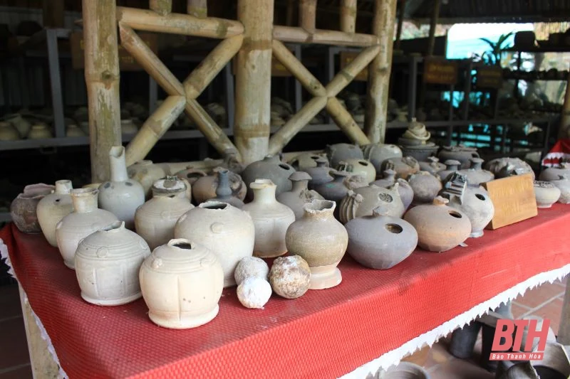 Người sưu tầm hơn 50.000 cổ vật và 5 ngôi nhà cổ
