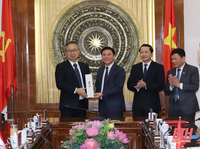 Ngài Yamada Takio, Đại sứ đặc mệnh toàn quyền Nhật Bản tại Việt Nam thăm và làm việc tại tỉnh Thanh Hóa