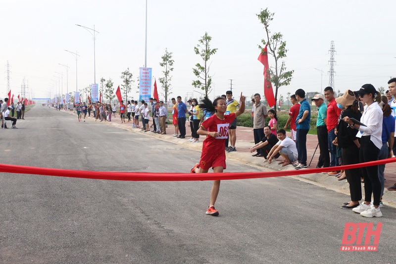 Nguyễn Thị Ninh – “cô gái vàng” đường đua 3.000m nữ giải Việt dã Báo Thanh Hóa