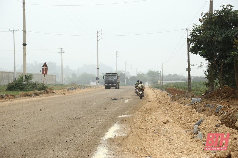 Chủ tịch UBND tỉnh Đỗ Minh Tuấn kiểm tra thực hiện Dự án đường giao thông từ KCN Bỉm Sơn đến đường bộ ven biển đoạn Nga Sơn - Hoằng Hóa