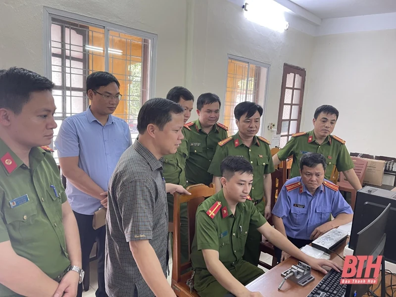 Bắt giữ ổ nhóm tội phạm làm giả CMND để lừa đảo chiếm đoạt gần 500 triệu đồng