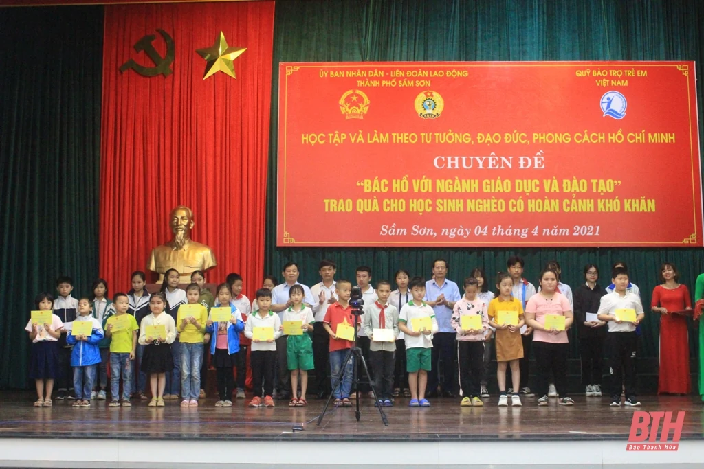 Học tập Chuyên đề “Bác Hồ với ngành Giáo dục và Đào tạo”