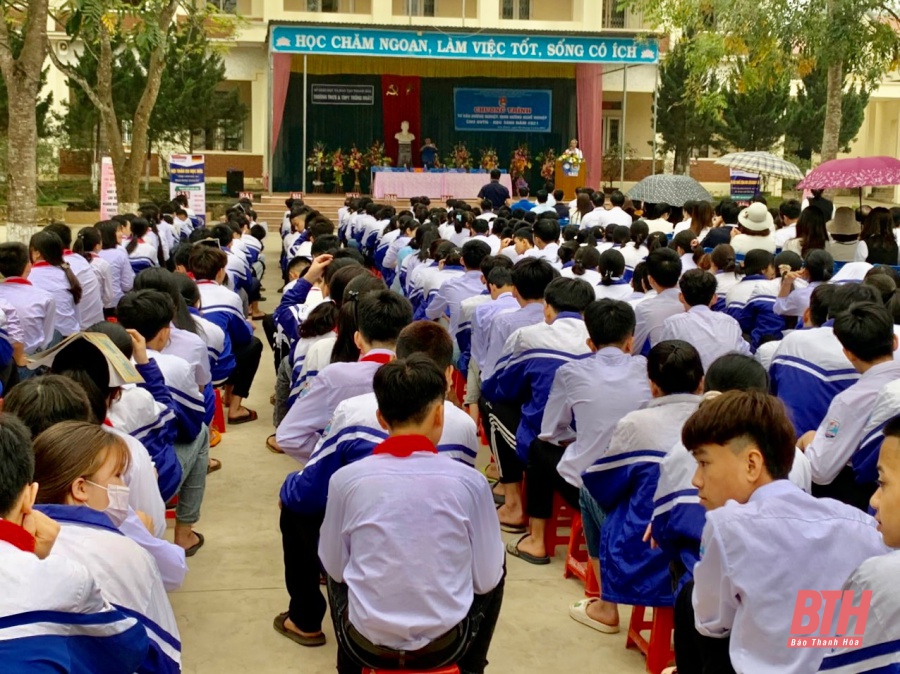 Yên Định: Gần 1.000 học sinh, thanh niên được tư vấn, hướng nghiệp