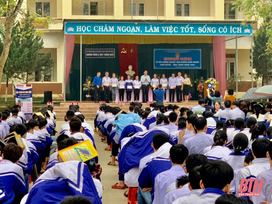 Yên Định: Gần 1.000 học sinh, thanh niên được tư vấn, hướng nghiệp