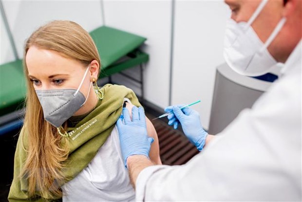 Đức điều chỉnh khuyến nghị về việc tiêm vaccine AstraZeneca