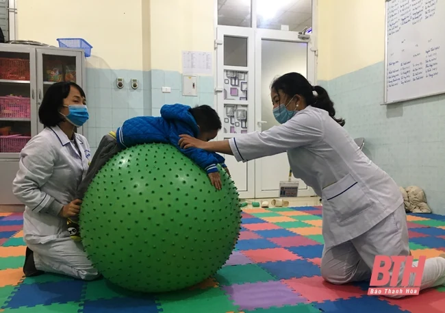 Trái tim “thép” của những người làm cha, mẹ