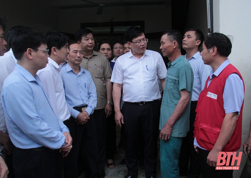 Nỗ lực tìm kiếm các nạn nhân bị đuối nước tại xã Hoằng Hải