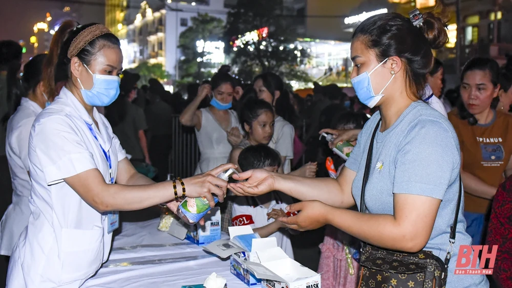 Hàng vạn người dân và du khách dự Khai mạc Lễ hội du lịch biển Sầm Sơn 2021