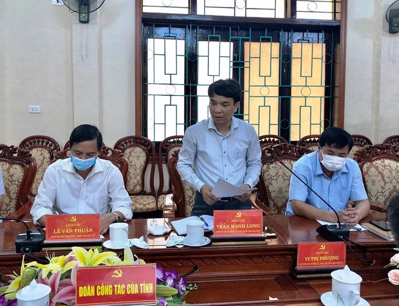Trưởng ban Dân vận Tỉnh ủy, Chủ tịch Ủy ban MTTQ tỉnh kiểm tra công tác bầu cử tại huyện Như Xuân