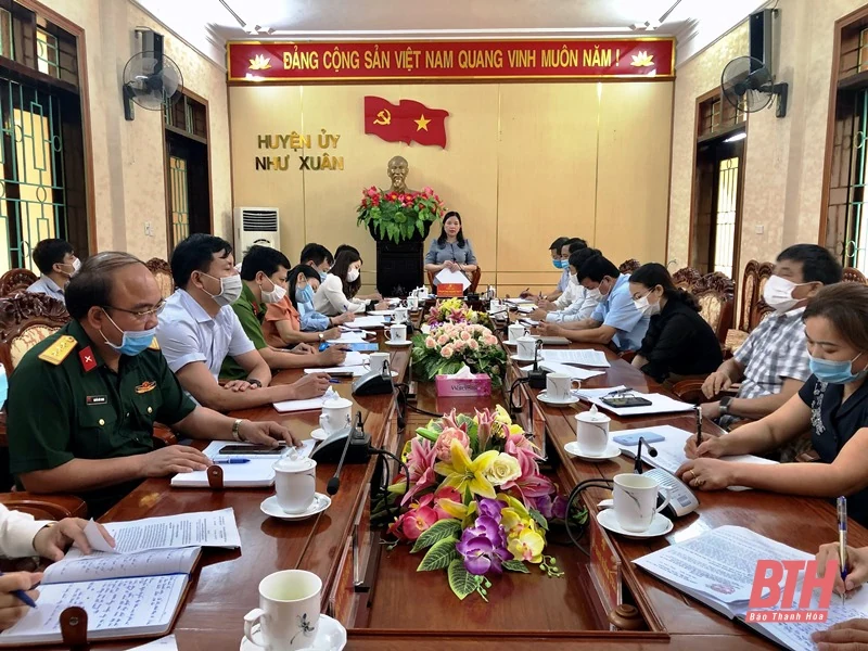 Trưởng ban Dân vận Tỉnh ủy, Chủ tịch Ủy ban MTTQ tỉnh kiểm tra công tác bầu cử tại huyện Như Xuân