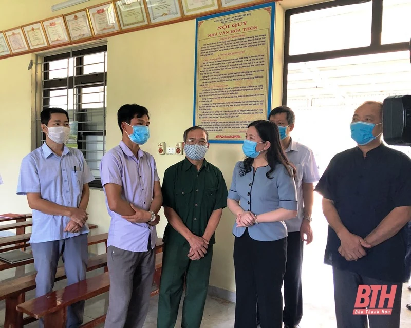 Trưởng ban Dân vận Tỉnh ủy, Chủ tịch Ủy ban MTTQ tỉnh kiểm tra công tác bầu cử tại huyện Như Xuân