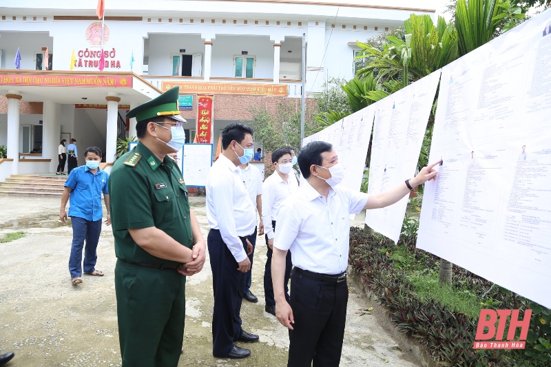 Phó Bí thư Thường trực Tỉnh ủy Lại Thế Nguyên kiểm tra công tác bầu cử tại huyện Quan Hóa và Quan Sơn