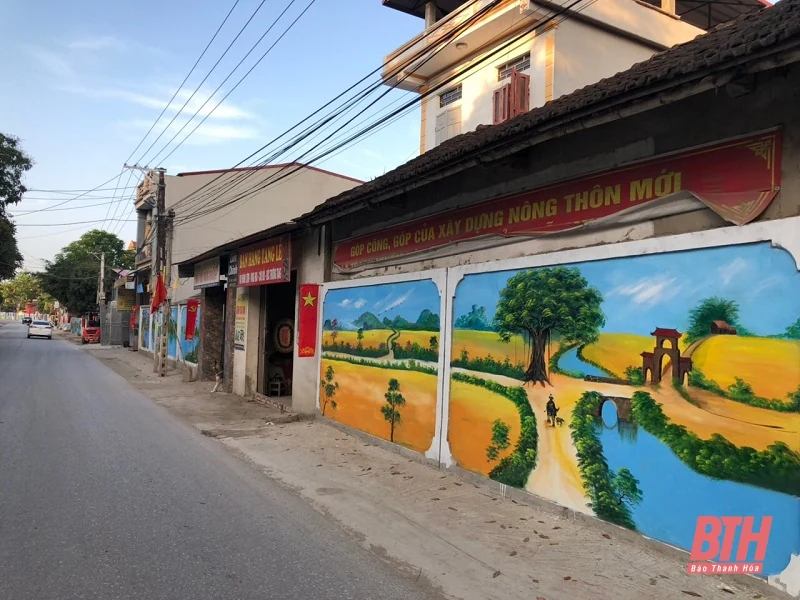 Cuốn hút đường tranh bích họa vùng quê Ninh Khang
