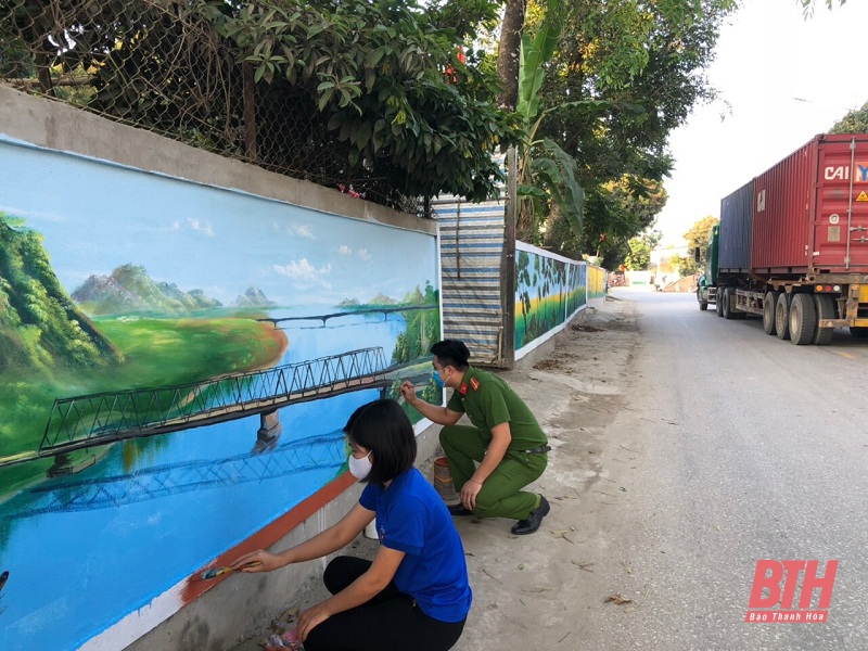 Cuốn hút đường tranh bích họa vùng quê Ninh Khang