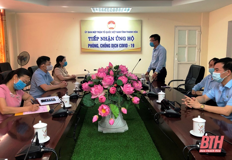 Ngân hàng TMCP Công thương Việt Nam ủng hộ tỉnh Thanh Hóa 2 tỷ đồng phòng, chống dịch COVID - 19