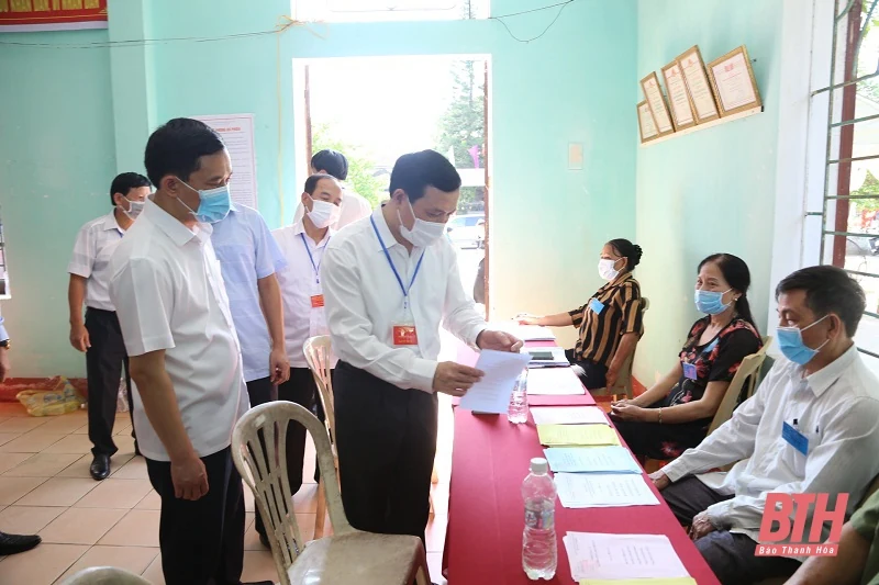 Phó Bí thư Thường trực Tỉnh ủy Lại Thế Nguyên kiểm tra công tác bầu cử tại huyện Thiệu Hóa và TP Sầm Sơn