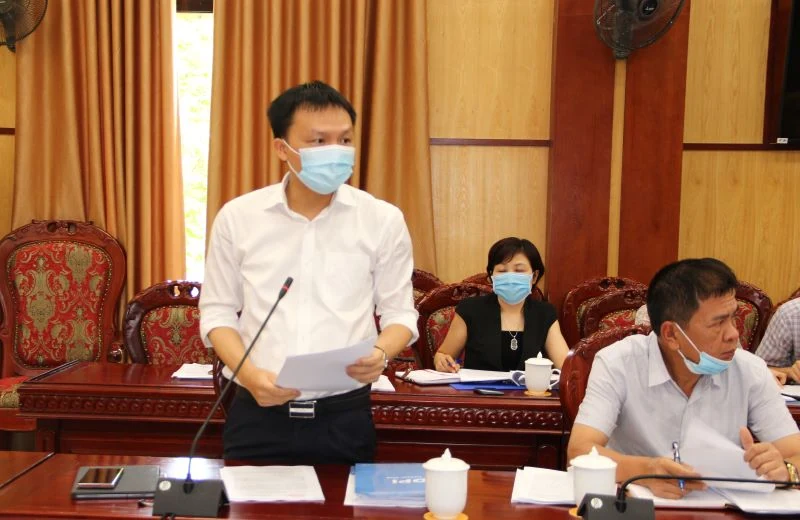 Phó Chủ tịch UBND tỉnh Nguyễn Văn Thi nghe báo cáo Đề án thu hút đầu tư theo hình thức PPP