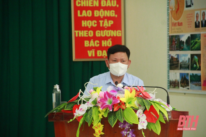 Phó Chủ tịch UBND tỉnh Nguyễn Văn Thi kiểm tra công tác chuẩn bị bầu cử và công tác phòng, chống dịch, bệnh COVID-19 tại huyện Quan Sơn