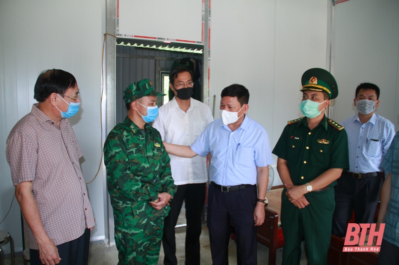 Phó Chủ tịch UBND tỉnh Nguyễn Văn Thi kiểm tra công tác chuẩn bị bầu cử và công tác phòng, chống dịch, bệnh COVID-19 tại huyện Quan Sơn