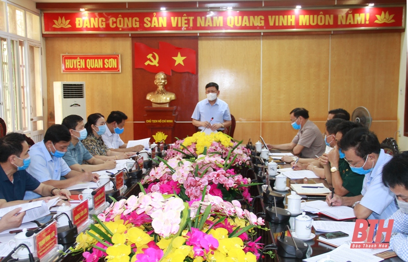 Phó Chủ tịch UBND tỉnh Nguyễn Văn Thi kiểm tra công tác chuẩn bị bầu cử và công tác phòng, chống dịch, bệnh COVID-19 tại huyện Quan Sơn