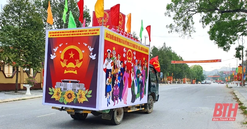 Sôi nổi các hoạt động tuyên truyền chào mừng bầu cử bằng xe lưu động