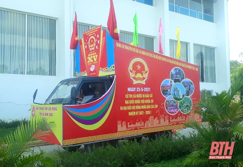 Sôi nổi các hoạt động tuyên truyền chào mừng bầu cử bằng xe lưu động