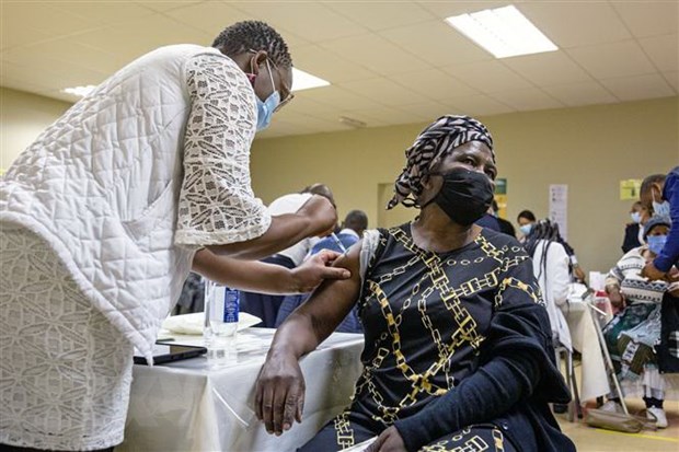 Châu Phi khó đạt mục tiêu tiêm chủng do Ấn Độ chưa xuất khẩu vaccine