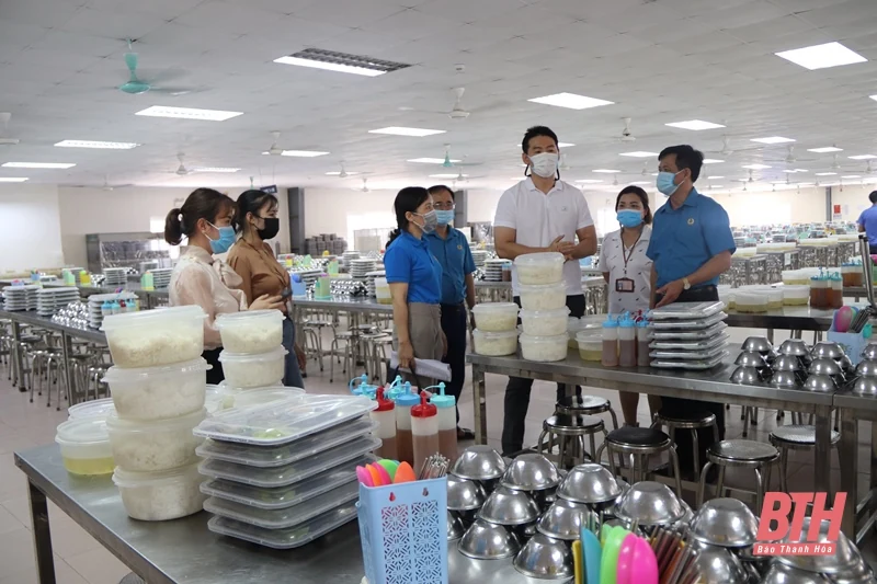 Kiểm tra việc thành lập và hoạt động của “Tổ an toàn COVID-19” tại một số doanh nghiệp FDI