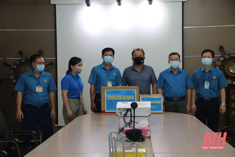 Kiểm tra việc thành lập và hoạt động của “Tổ an toàn COVID-19” tại một số doanh nghiệp FDI