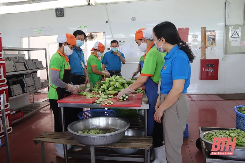 Kiểm tra việc thành lập và hoạt động của “Tổ an toàn COVID-19” tại một số doanh nghiệp FDI