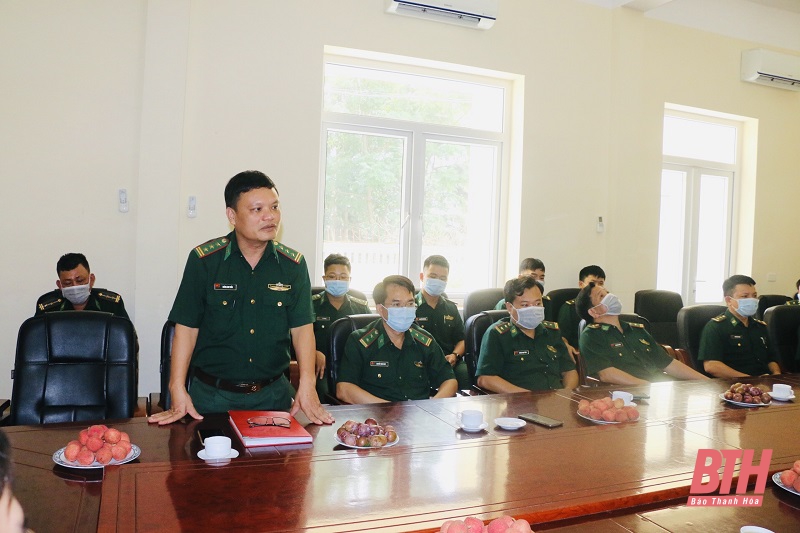 Tặng quà các chốt phòng, chống dịch tại Ban Chỉ huy biên phòng cửa khẩu Cảng Nghi Sơn