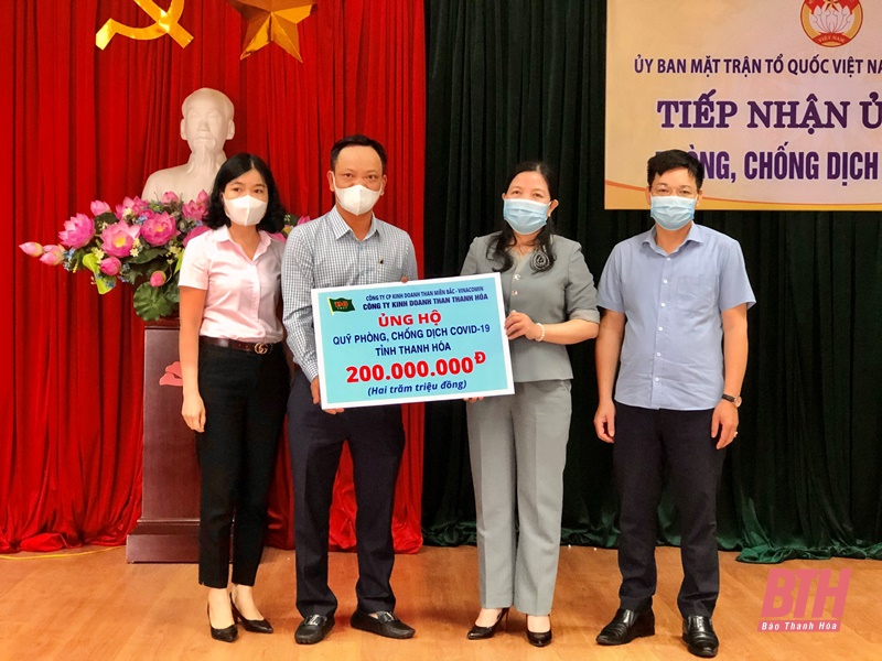 Tập đoàn công nghiệp Than - Khoáng sản Việt Nam và Công ty Kinh doanh than Thanh Hóa ủng hộ 700 triệu đồng phòng, chống dịch COVID-19