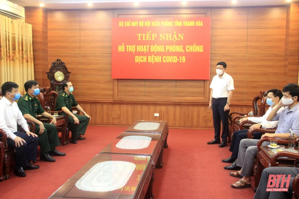 Trao tặng thiết bị hỗ trợ phòng, chống dịch COVID-19 cho Bộ đội Biên phòng tỉnh Thanh Hóa