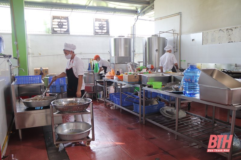 Phòng, chống dịch COVID-19 tại doanh nghiệp có đông công nhân lao động