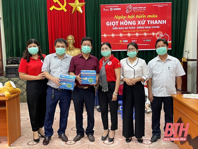 Khởi động chương trình “Hành trình đỏ - Kết nối dòng máu Việt năm 2021