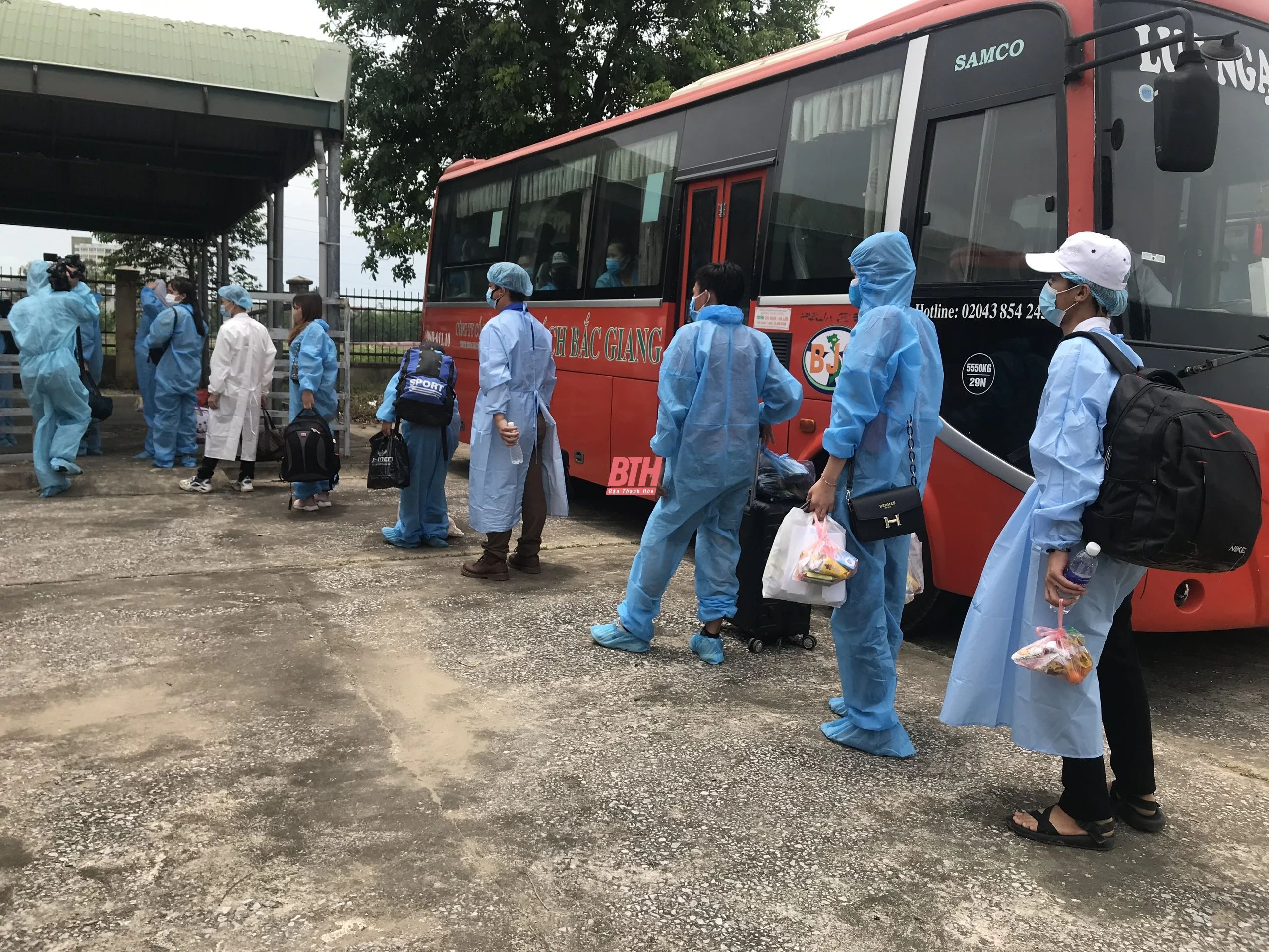 Tiếp nhận 422 công dân Thanh Hóa từ Bắc Giang trở về địa phương cách ly phòng, chống dịch COVID-19
