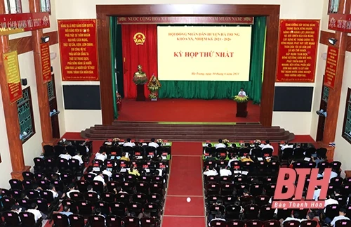 Đồng chí Nguyễn Văn Tuấn tái cử chức Chủ tịch HĐND huyện Hà Trung khóa XX
