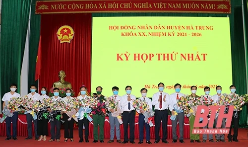Đồng chí Nguyễn Văn Tuấn tái cử chức Chủ tịch HĐND huyện Hà Trung khóa XX