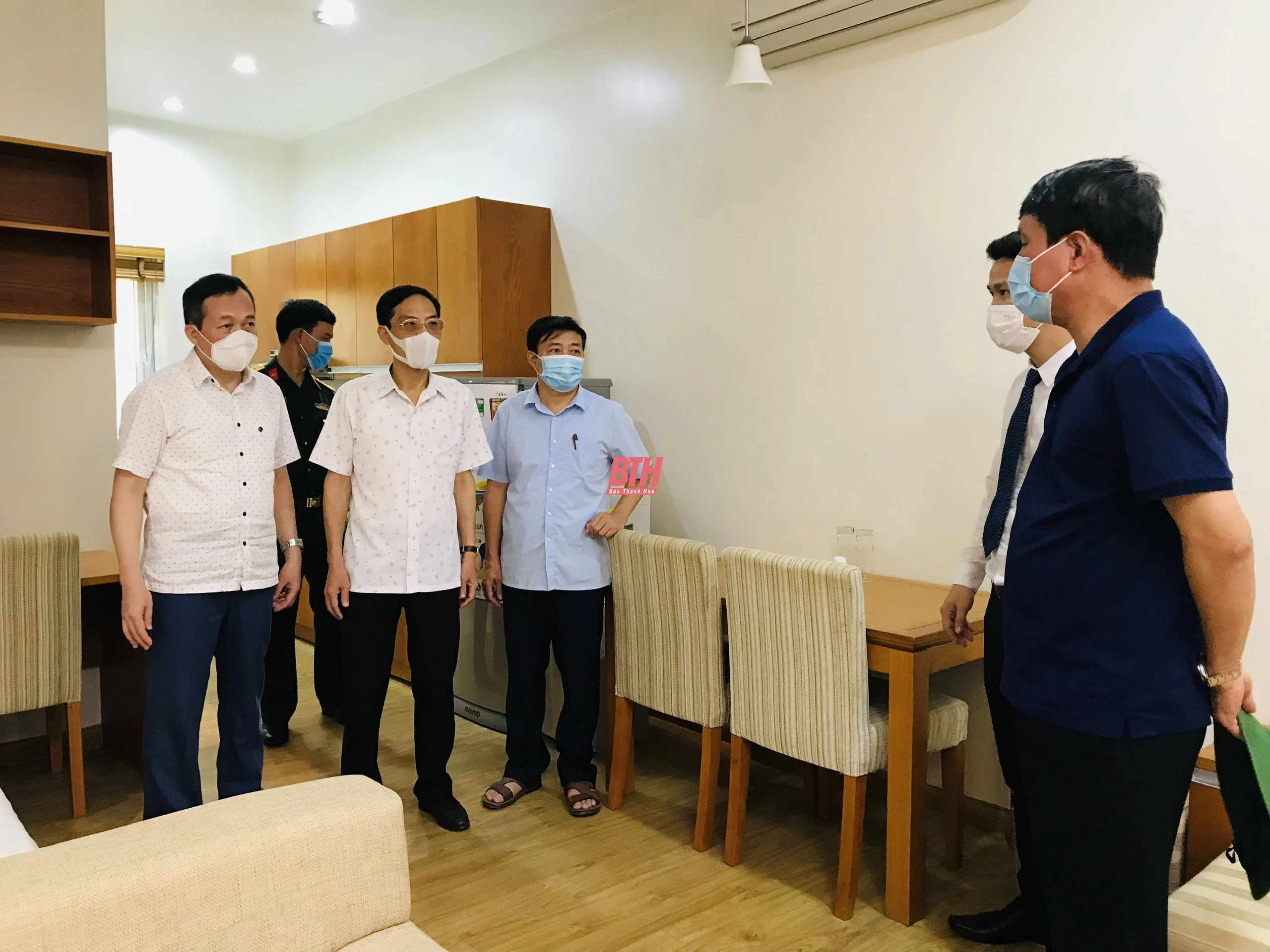 Phó Chủ tịch UBND tỉnh Đầu Thanh Tùng kiểm tra khu cách ly tập trung phòng chống dịch COVID-19 tại thị xã Nghi Sơn