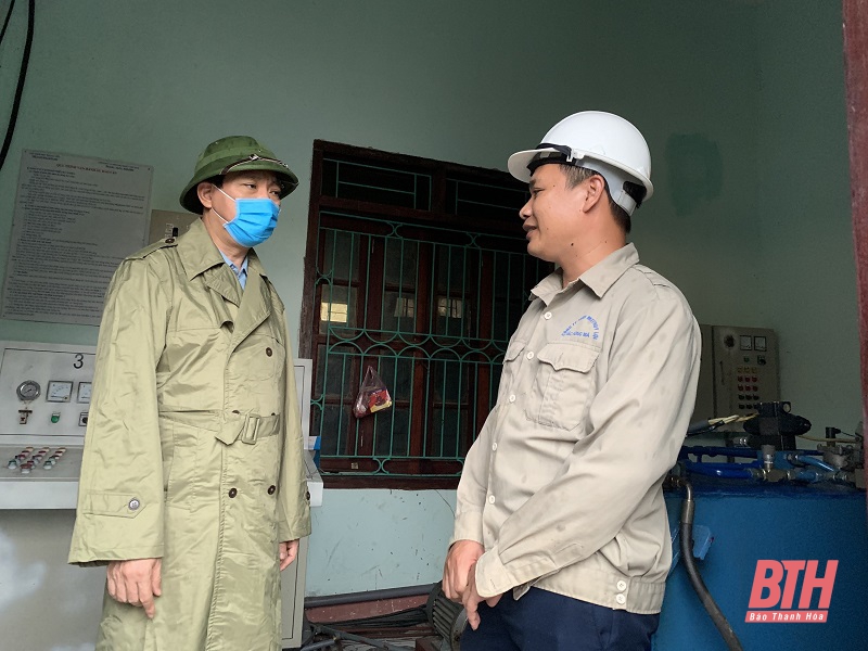 Phó Chủ tịch UBND tỉnh Lê Đức Giang yêu cầu huyện Nga Sơn và Hà Trung chủ động ứng phó với áp thấp nhiệt đới