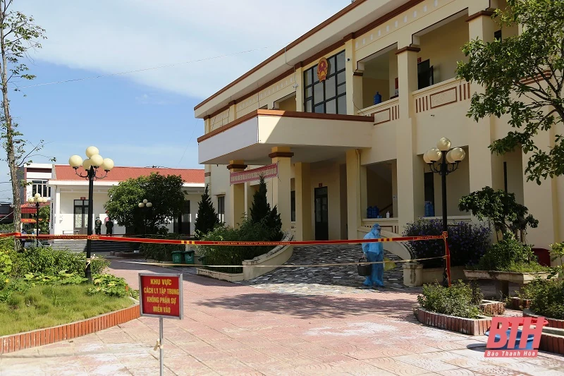 Chủ tịch UBND tỉnh Đỗ Minh Tuấn kiểm tra công tác phòng, chống dịch COVID-19 tại huyện Vĩnh Lộc
