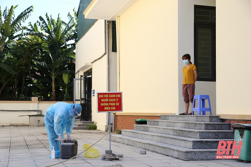 Chủ tịch UBND tỉnh Đỗ Minh Tuấn kiểm tra công tác phòng, chống dịch COVID-19 tại huyện Vĩnh Lộc