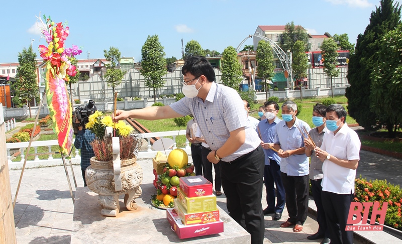 Phó Chủ tịch UBND tỉnh Mai Xuân Liêm thăm hỏi, tặng quà các gia đình chính sách huyện Thọ Xuân