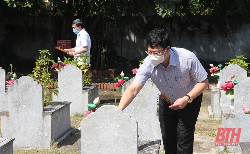 Phó Chủ tịch UBND tỉnh Mai Xuân Liêm thăm hỏi, tặng quà các gia đình chính sách huyện Thọ Xuân