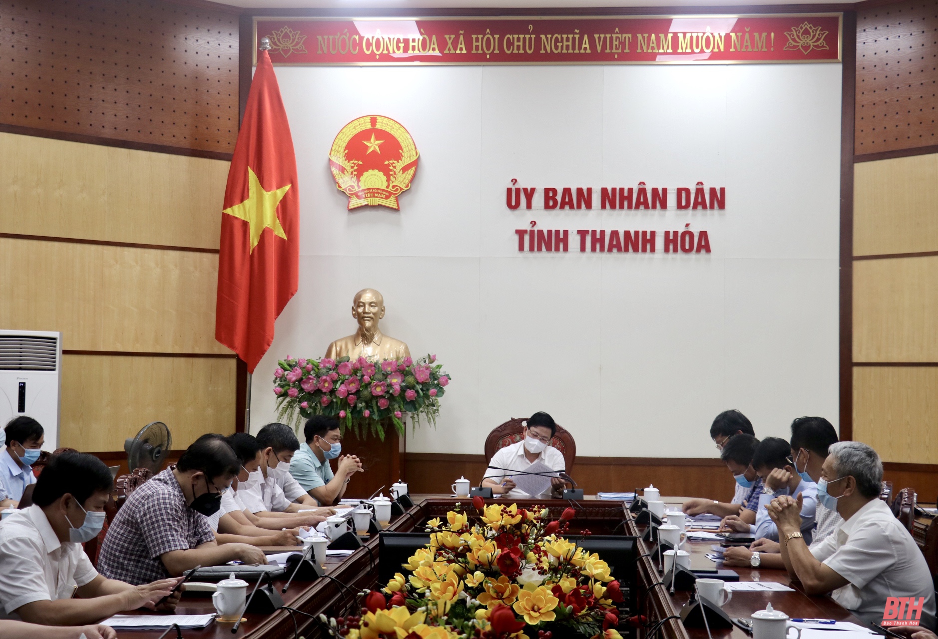 Phó Chủ tịch UBND tỉnh Mai Xuân Liêm nghe báo cáo cơ chế, chính sách thu hút đầu tư và hỗ trợ trong Khu CNTT Thanh Hoá