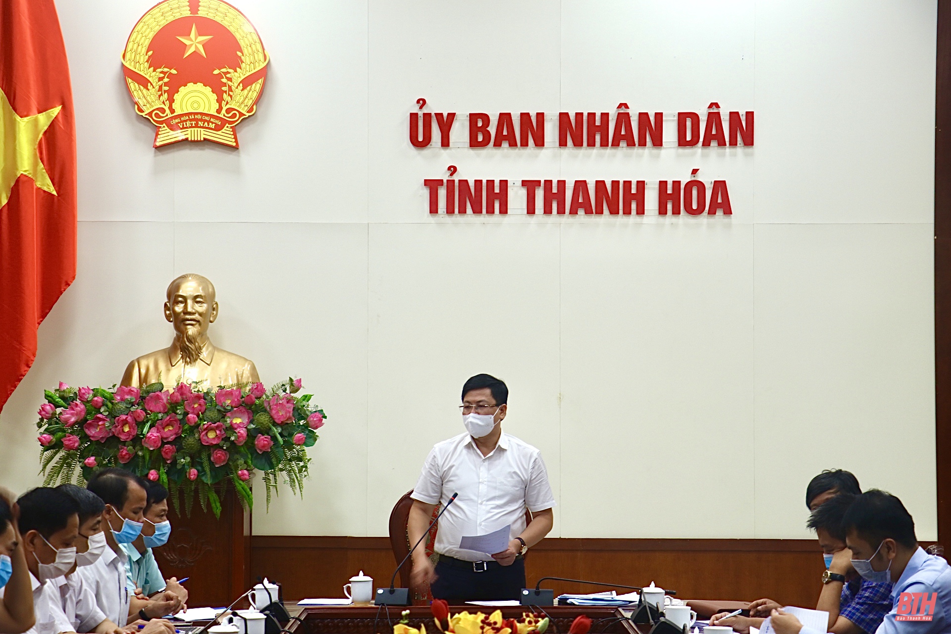Phó Chủ tịch UBND tỉnh Mai Xuân Liêm nghe báo cáo cơ chế, chính sách thu hút đầu tư và hỗ trợ trong Khu CNTT Thanh Hoá