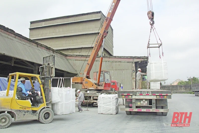 “Bức tranh” sáng trong thực hiện “mục tiêu kép”: Sản xuất công nghiệp bứt phá trong bối cảnh khó khăn